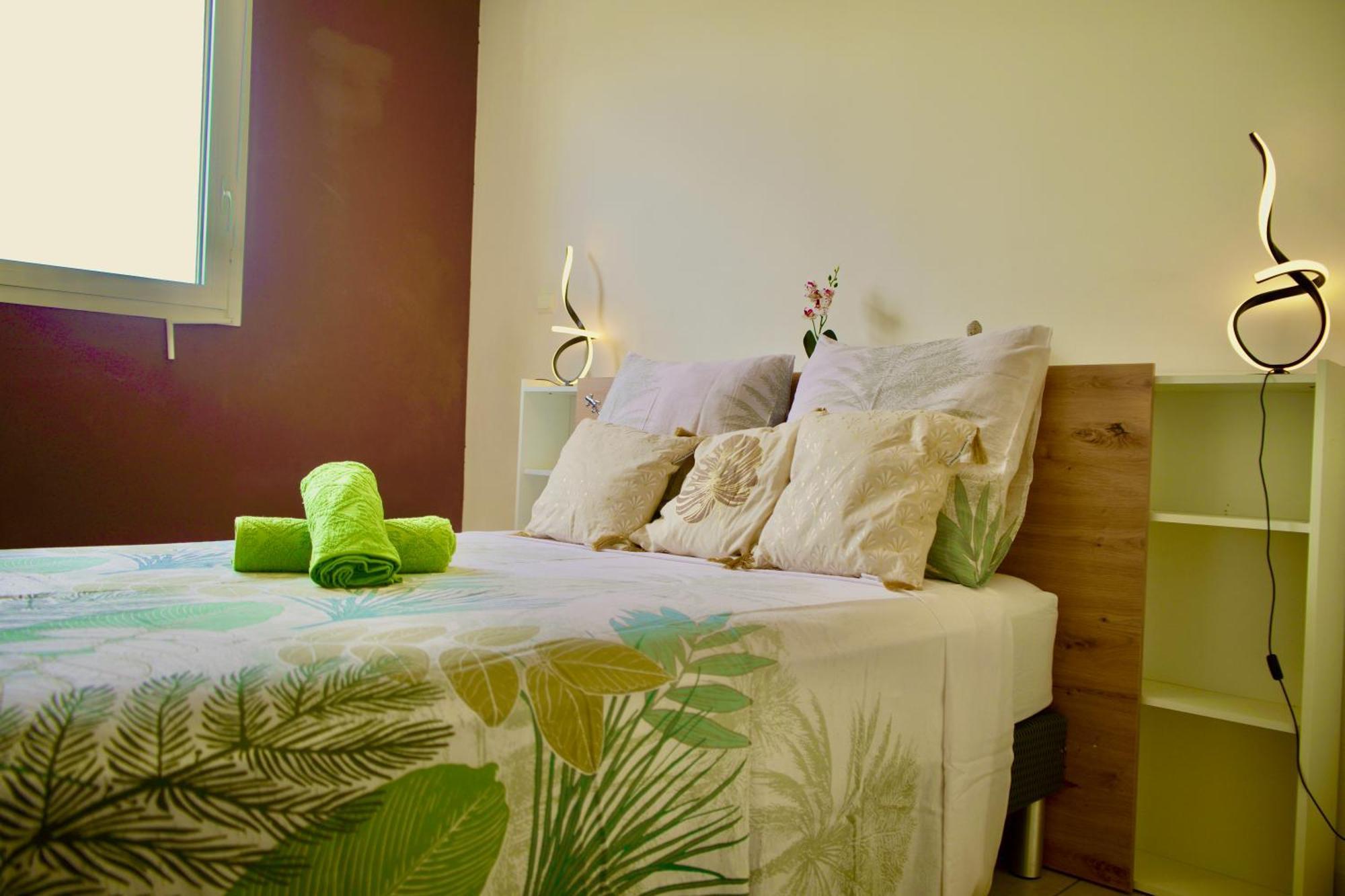 Les Balcons Du Theatre Apartment Saint-Gilles-les Bains Luaran gambar