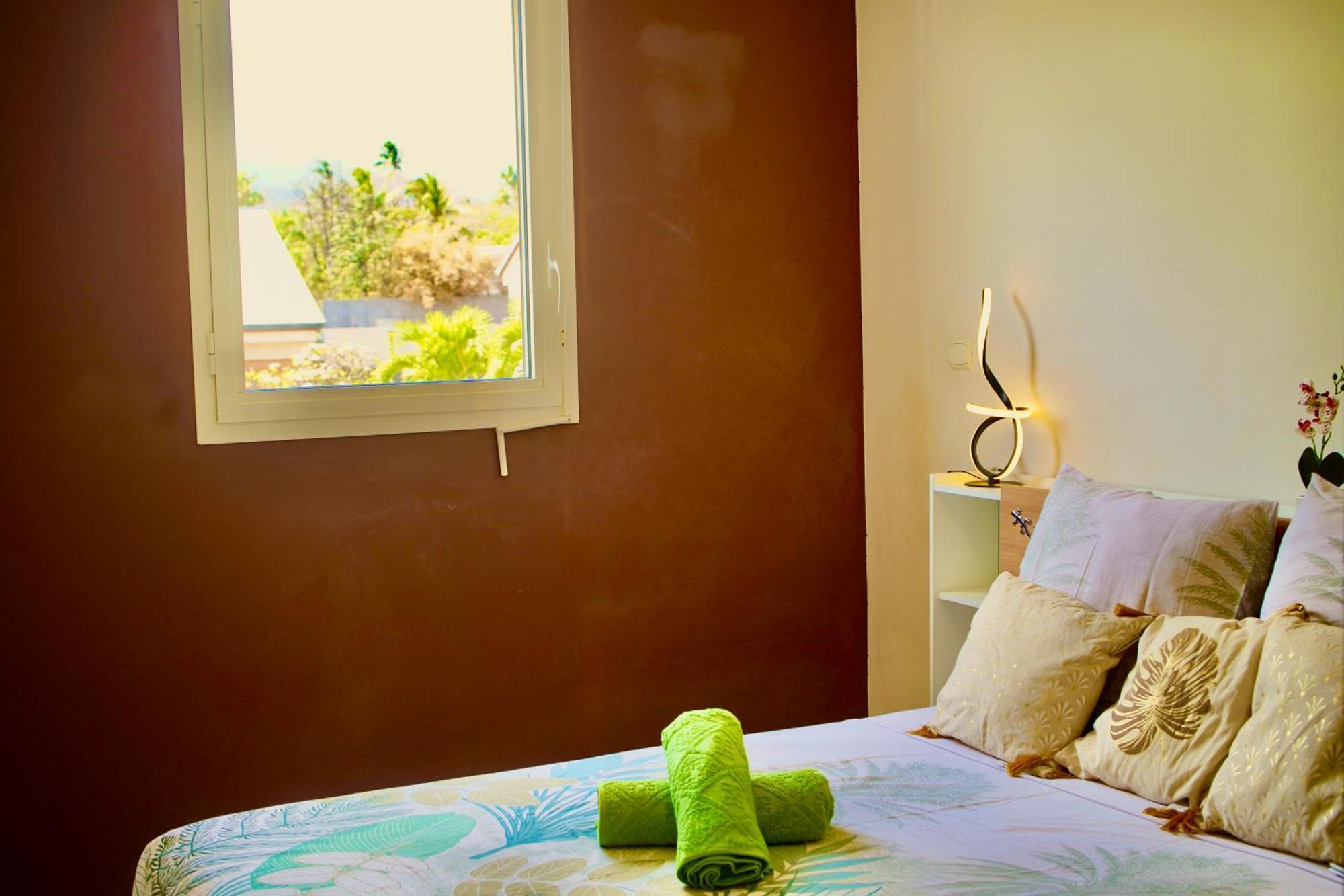 Les Balcons Du Theatre Apartment Saint-Gilles-les Bains Luaran gambar